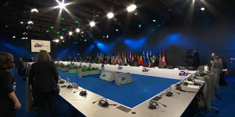 Eurogroup thống nhất 3 nguyên tắc cơ bản đối phó khủng hoảng kinh tế toàn cầu. (Nguồn: EU News) Eurogroup thống nhất 3 nguyên tắc cơ bản đối phó khủng hoảng kinh tế toàn cầu. (Nguồn: EU News)