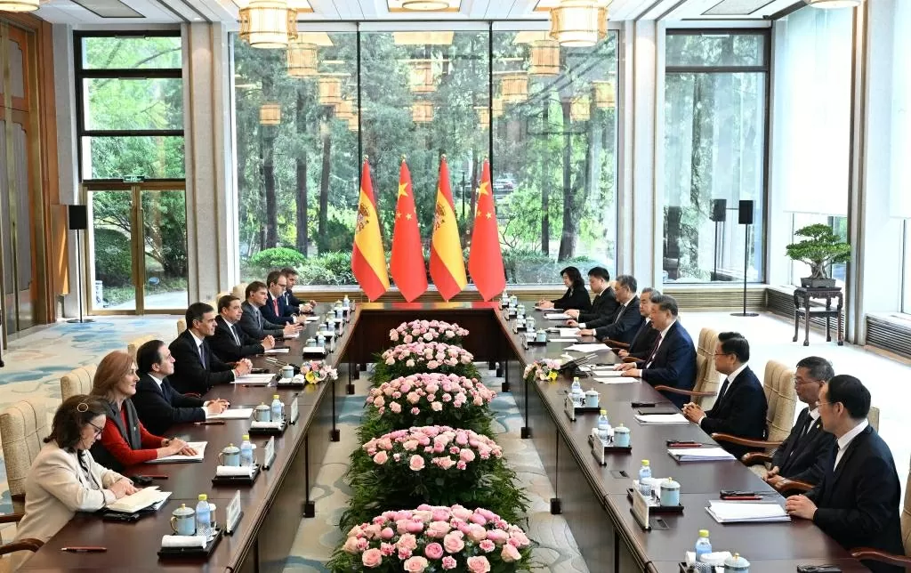 Chủ tịch Trung Quốc Tập Cận Bình và Thủ tướng Tây Ban Nha Pedro Sánchez tại thủ đô Bắc Kinh, ngày 11/4/2025. (Nguồn: Tân Hoa xã)