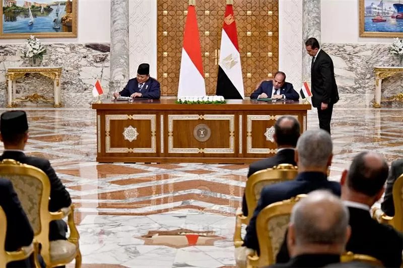 Tổng thống Indonesia Prabowo Subianto hội đàm với người đồng cấp nước chủ nhà Abdel-Fattah El-Sisi, trong đó hai bên nhất trí nâng cấp quan hệ song phương lên đối tác chiến lược, ngày 12/4/2025. (Nguồn: Ahram) Tổng thống Indonesia Prabowo Subianto hội đàm với người đồng cấp nước chủ nhà Abdel-Fattah El-Sisi, trong đó hai bên nhất trí nâng cấp quan hệ song phương lên đối tác chiến lược, ngày 12/4/2025. (Nguồn: Ahram)