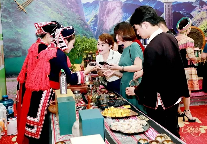 Xây dựng Hà Giang trở thành điểm đến du lịch hấp dẫn, phát triển bền vững Xây dựng Hà Giang trở thành điểm đến du lịch hấp dẫn, phát triển bền vững