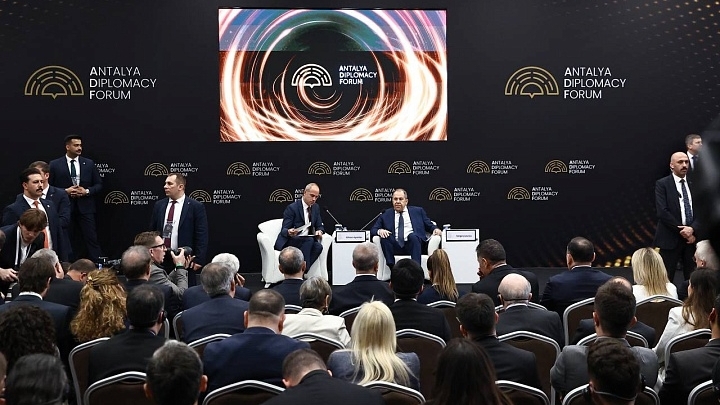 nga xem xet loai hinh hop tac theo de xuat cua my cung mot nuoc chau au ban ke hoach thuc day lenh ngung ban o ukraine