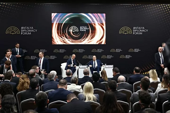 Bộ trưởng Ngoại giao Nga Sergei Lavrov trả lời các câu hỏi của giới truyền thông tại Diễn đàn Ngoại giao Antalya, Antalya, ngày 12/4. (Nguồn: Bộ Ngoại giao Nga) Bộ trưởng Ngoại giao Nga Sergei Lavrov trả lời các câu hỏi của giới truyền thông tại Diễn đàn Ngoại giao Antalya, Antalya, ngày 12/4. (Nguồn: Bộ Ngoại giao Nga)