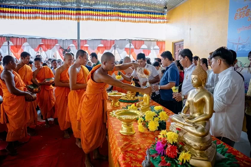 Người Khmer về chùa Tông Kim Quang đón Tết Chol Chnam Thmay