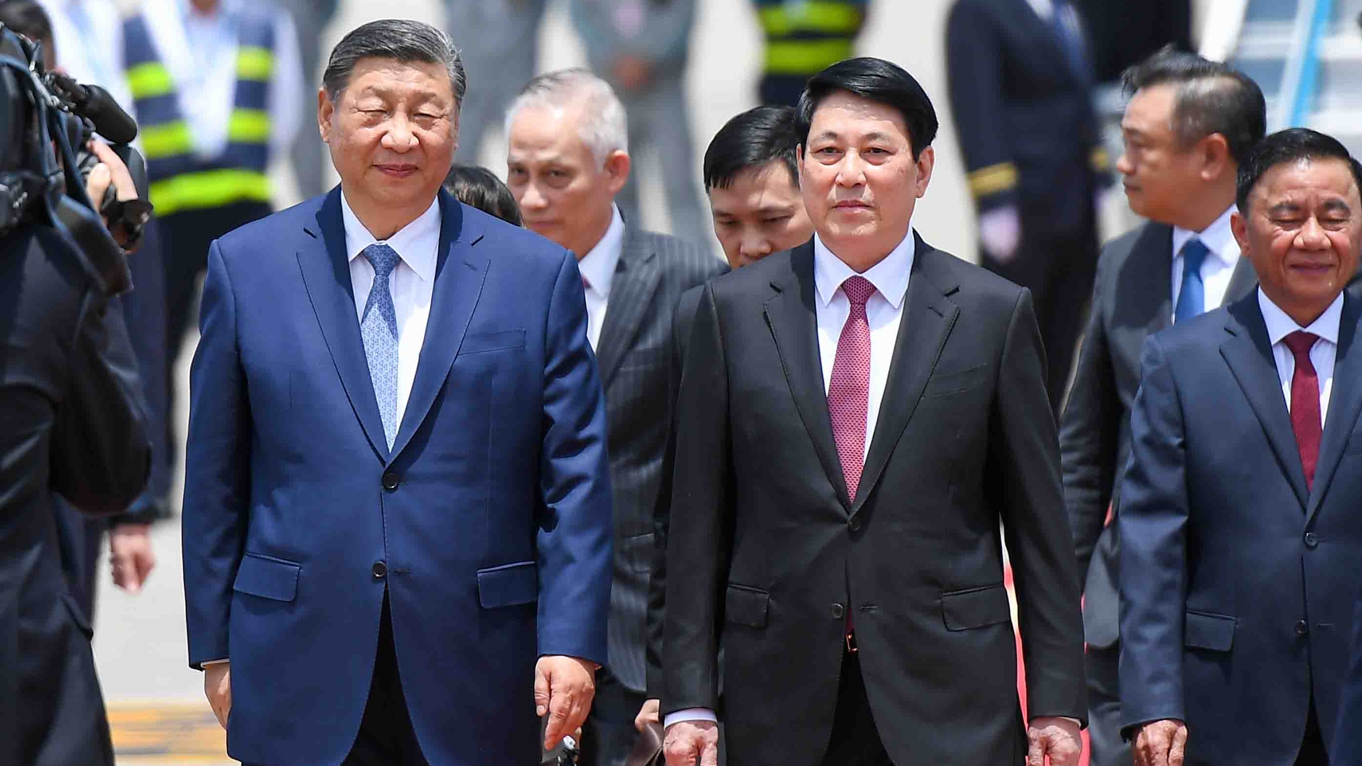 chu tich nuoc luong cuong ra san bay don tong bi thu chu tich nuoc trung quoc tap can binh