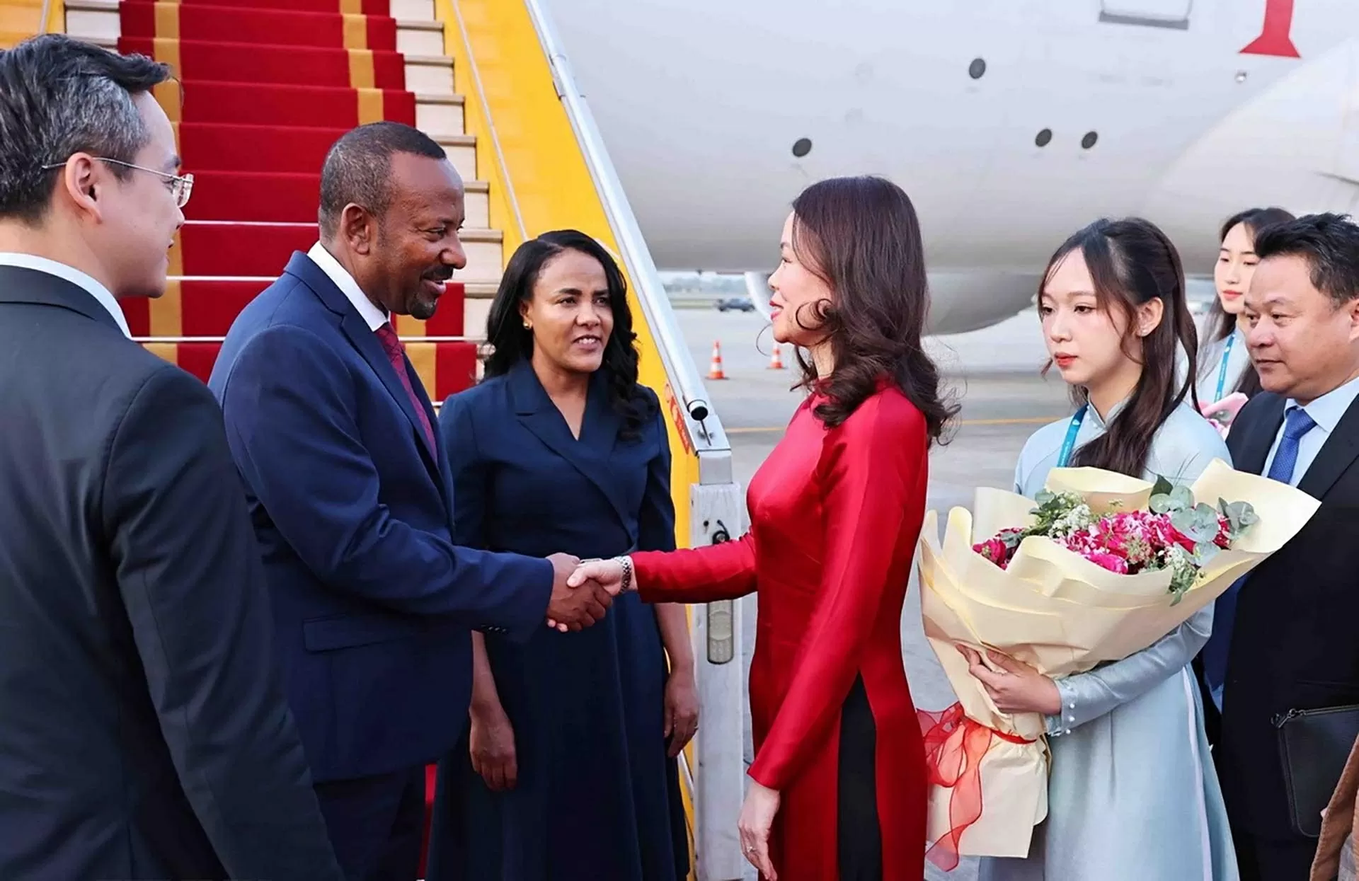 Thủ tướng Ethiopia và Phu nhân đến Hà Nội, bắt đầu chuyến thăm chính thức Việt Nam