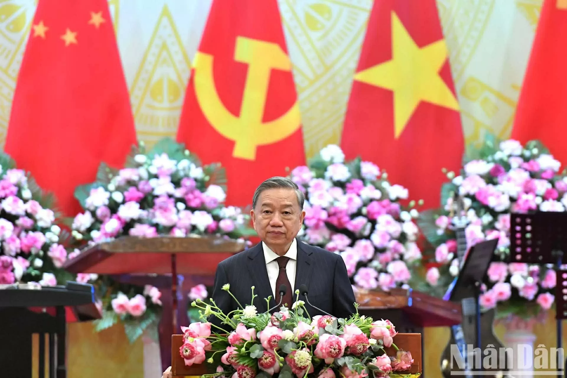 Chiêu đãi trọng thể chào mừng Tổng Bí thư, Chủ tịch nước Trung Quốc Tập Cận Bình Chiêu đãi trọng thể chào mừng Tổng Bí thư, Chủ tịch nước Trung Quốc Tập Cận Bình
