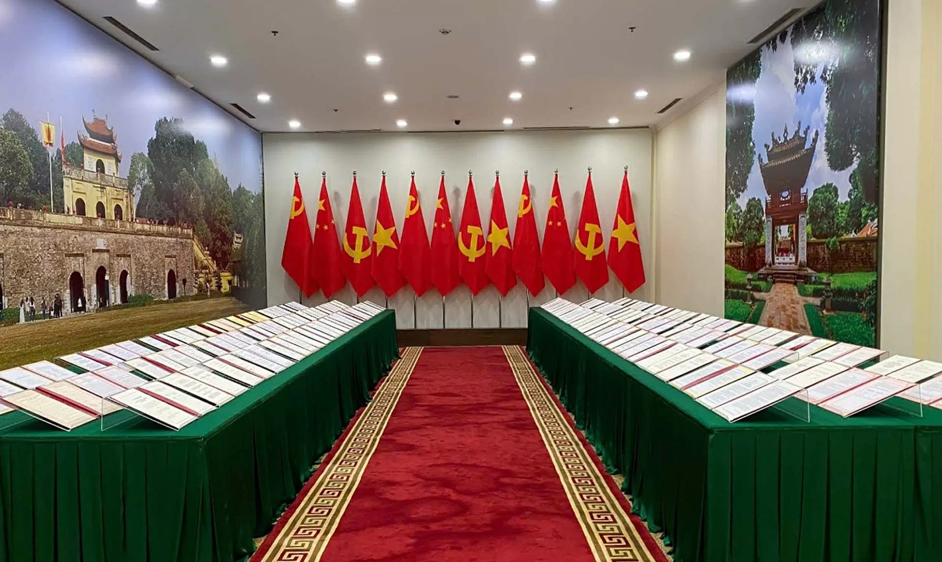 Lễ trưng bày các văn bản ký kết giữa các cơ quan hai nước Việt Nam-Trung Quốc. Lễ trưng bày các văn bản ký kết giữa các cơ quan hai nước Việt Nam-Trung Quốc.