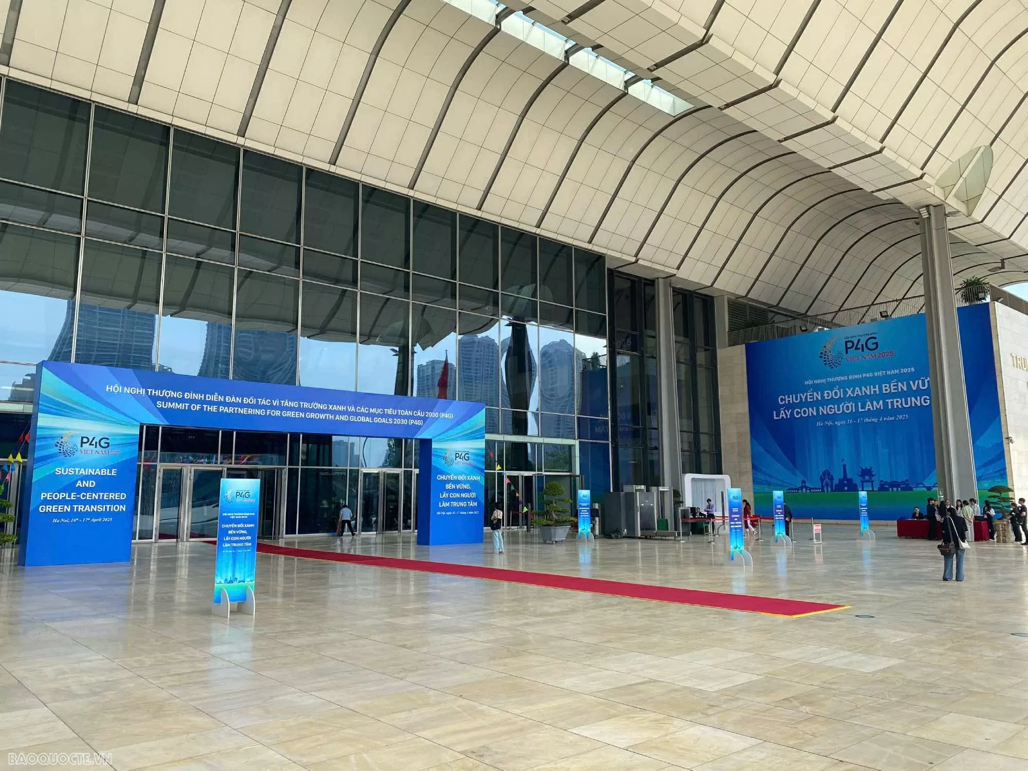 Hội nghị thượng đỉnh P4G 2025 là sự kiện đa phương có quy mô lớn nhất về tăng trưởng xanh do Việt Nam đăng cai tổ chức trong giai đoạn 2021–2026, thể hiện rõ nét cam kết mạnh mẽ, vai trò chủ động và trách nhiệm quốc tế của Việt Nam trong khuôn khổ P4G, đồng thời góp phần thúc đẩy những nỗ lực toàn cầu vì mục tiêu tăng trưởng xanh và phát triển bền vững. (Ảnh: Việt Hoàng)