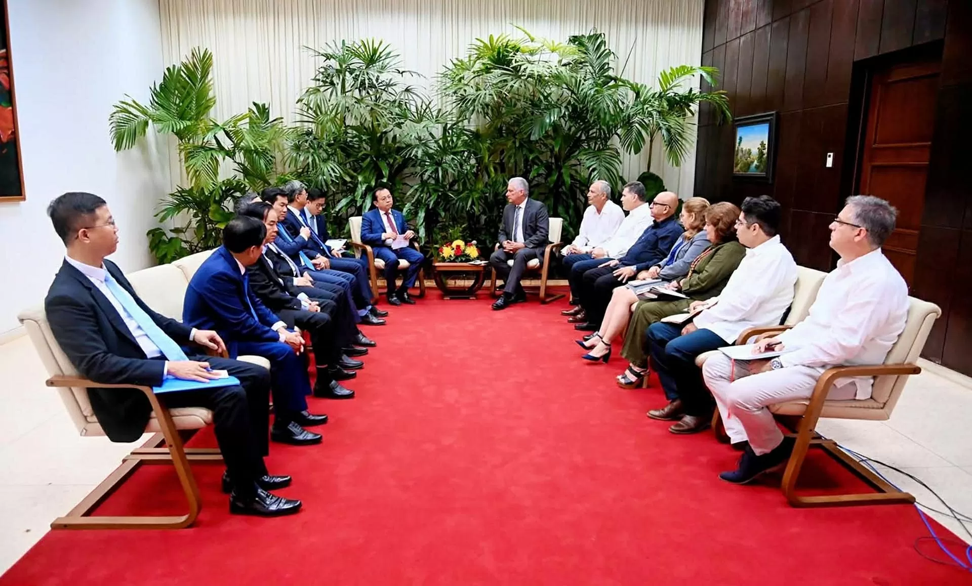 Việt Nam và Cuba đẩy mạnh hợp tác qua chuyến thăm ý nghĩa