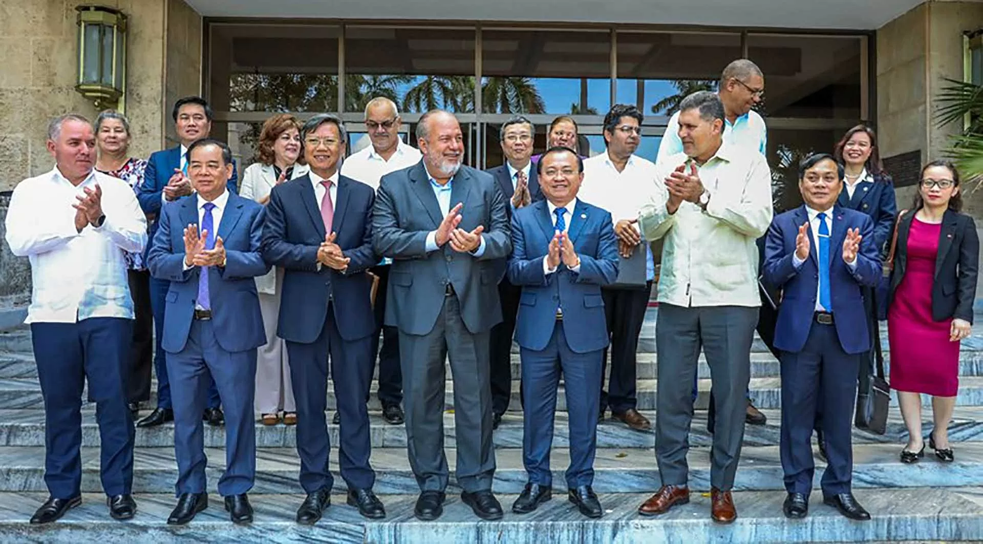 Việt Nam và Cuba đẩy mạnh hợp tác qua chuyến thăm ý nghĩa Việt Nam và Cuba đẩy mạnh hợp tác qua chuyến thăm ý nghĩa