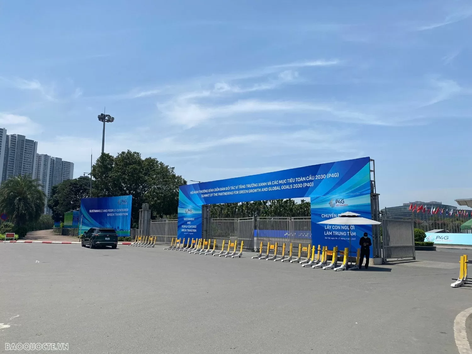 Không khí chào mừng Hội nghị thượng đỉnh P4G 2025 tại Trung tâm Hội nghị Quốc gia