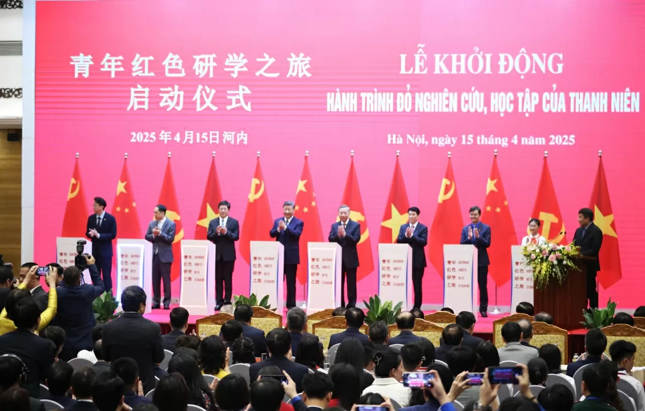 Lễ khởi động Hành trình đỏ nghiên cứu, học tập của thanh niên. (Ảnh: Thành Long) Lễ khởi động Hành trình đỏ nghiên cứu, học tập của thanh niên. (Ảnh: Thành Long)