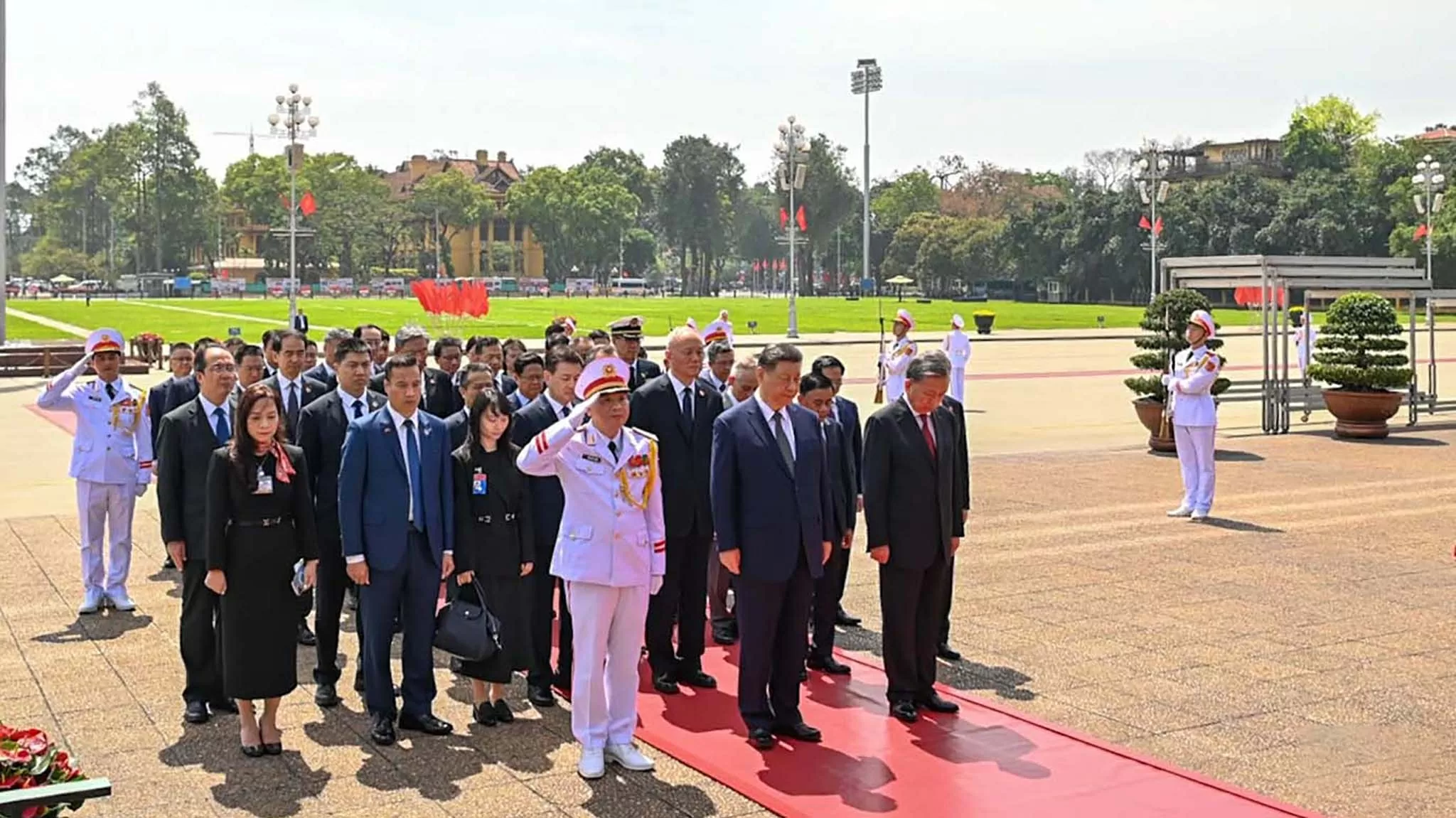 Tổng Bí thư, Chủ tịch nước Trung Quốc đặt vòng hoa và vào Lăng viếng Chủ tịch Hồ Chí Minh Tổng Bí thư, Chủ tịch nước Trung Quốc đặt vòng hoa và vào Lăng viếng Chủ tịch Hồ Chí Minh
