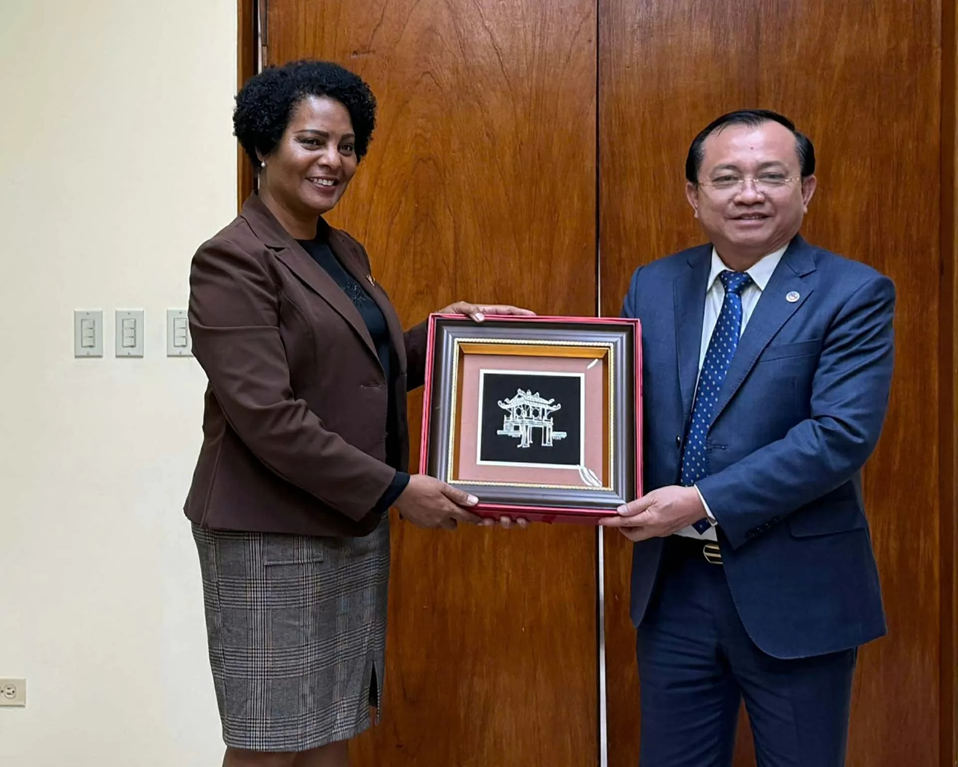 Việt Nam và Cuba đẩy mạnh hợp tác qua chuyến thăm ý nghĩa