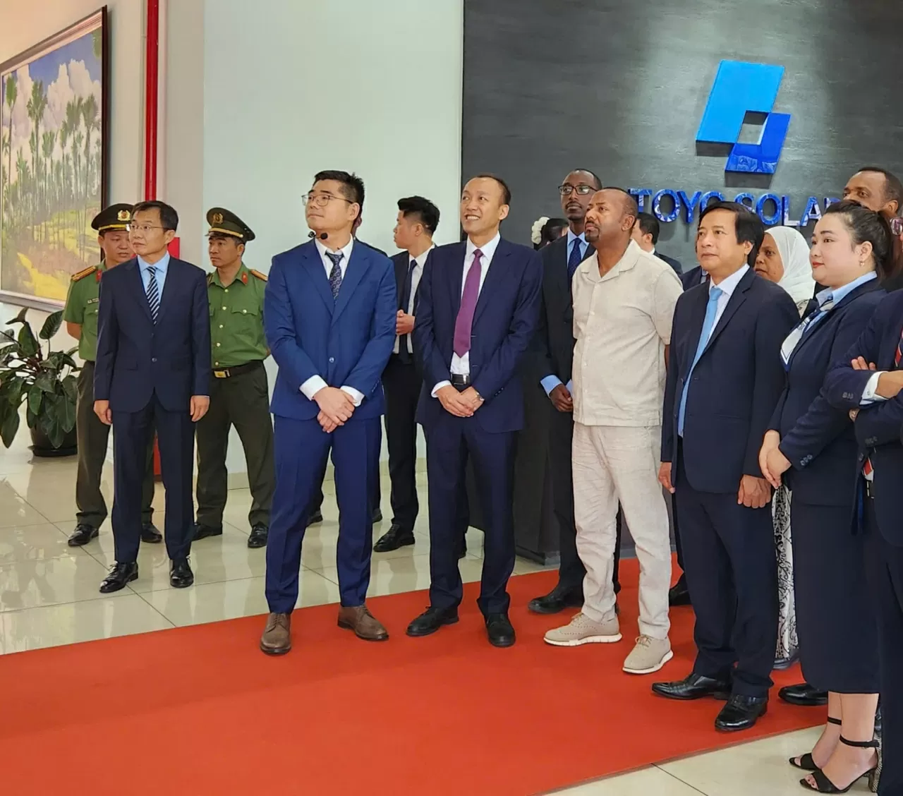 Thủ tướng Ethiopia thăm Công ty năng lượng mặt trời tại Phú Thọ. Ông Nguyễn Mạnh Sơn - Ủy viên Ban Thường vụ Tỉnh ủy, Phó Chủ tịch UBND tỉnh tiếp đón và đưa đoàn đi tham quan quy trình sản xuất năng lượng mặt trời tại công ty năng lượng mặt trời tại Phú Thọ. Thủ tướng Ethiopia thăm Công ty năng lượng mặt trời tại Phú Thọ. Ông Nguyễn Mạnh Sơn - Ủy viên Ban Thường vụ Tỉnh ủy, Phó Chủ tịch UBND tỉnh tiếp đón và đưa đoàn đi tham quan quy trình sản xuất năng lượng mặt trời tại công ty năng lượng mặt trời tại Phú T