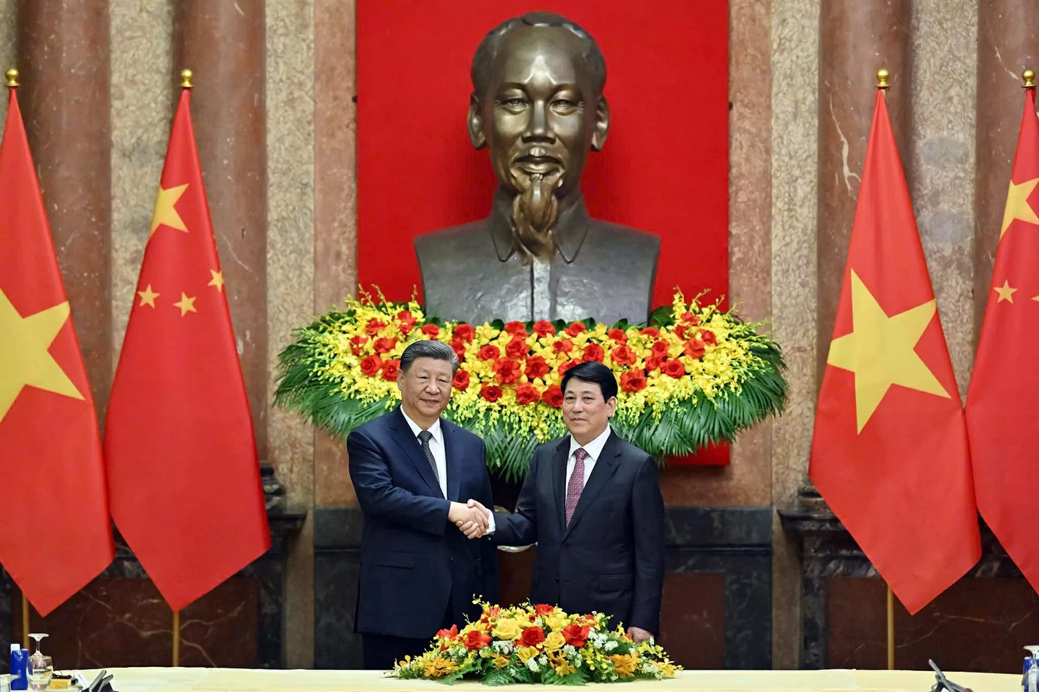 Chủ tịch nước Lương Cường và Tổng Bí thư, Chủ tịch Trung Quốc Tập Cận Bình. (Nguồn: VGP)