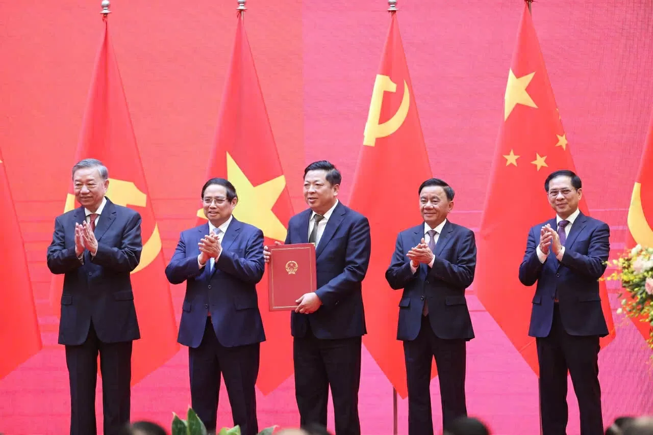 Bộ Xây dựng ký kết 7 văn kiện quan trọng trong lĩnh vực đường sắt, đường bộ với Trung Quốc