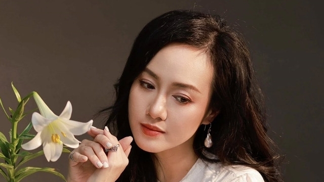 Sao Việt: BTV Hoài Anh khoe nhan sắc đằm thắm, Thiều Bảo Trâm đầy cuốn hút