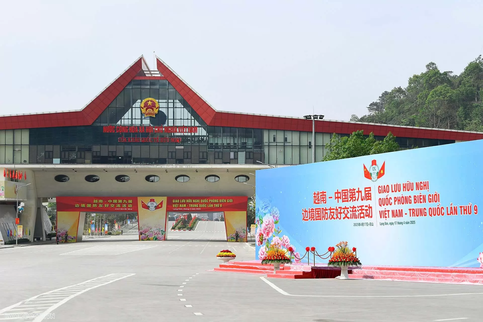 Sáng nay, bắt đầu chương trình Giao lưu hữu nghị quốc phòng biên giới Việt Nam-Trung Quốc lần thứ 9