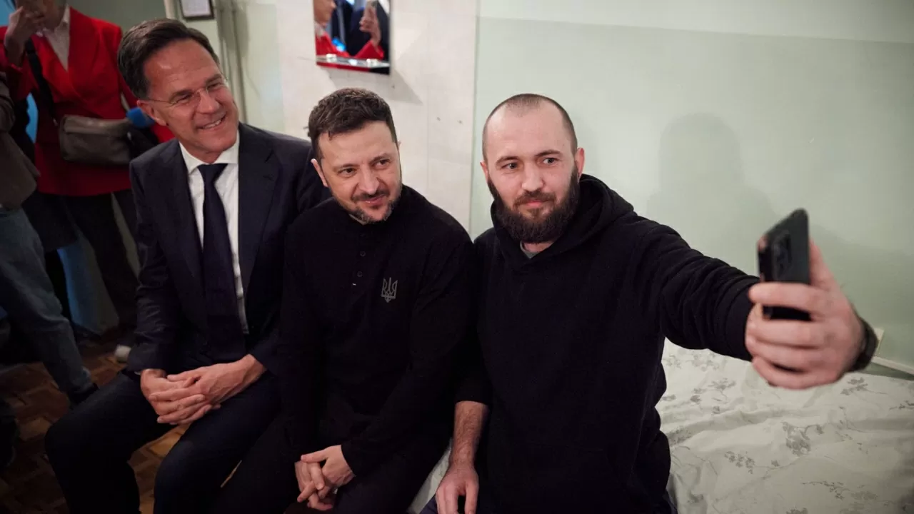 Tổng thư ký NATO Mark Rutte thăm một bệnh viện quân y ở Odesa, Ukraine ngày 15/4/2025. (Nguồn: X)