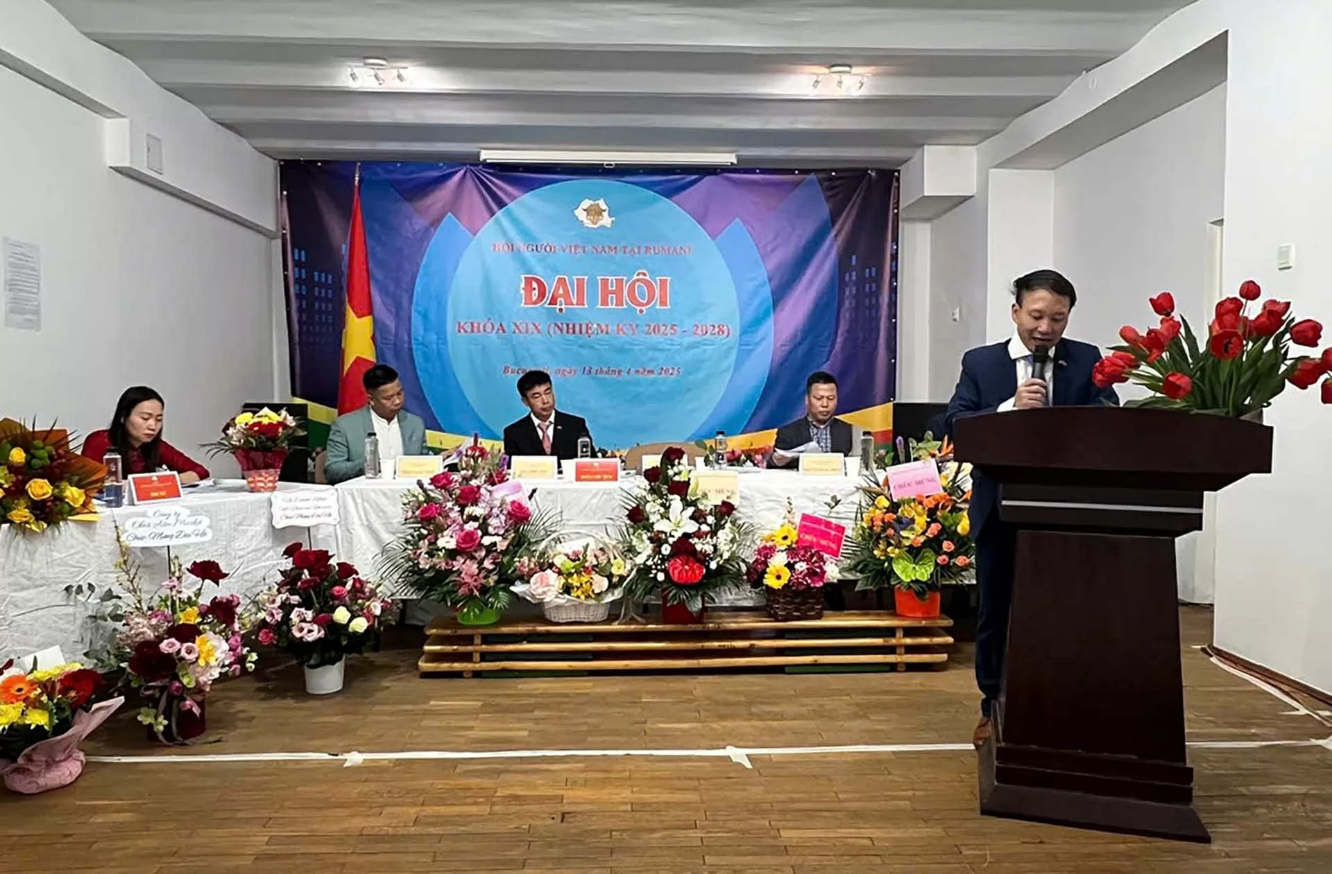 Hội người Việt Nam tại Romania tổ chức Đại hội lần thứ 19 Hội người Việt Nam tại Romania tổ chức Đại hội lần thứ 19