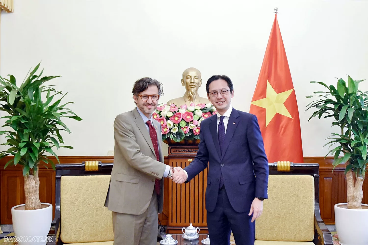 Thứ trưởng Ngoại giao Đỗ Hùng Việt tiếp Thứ trưởng Ngoại giao Colombia Thứ trưởng Ngoại giao Đỗ Hùng Việt tiếp Thứ trưởng Ngoại giao Colombia