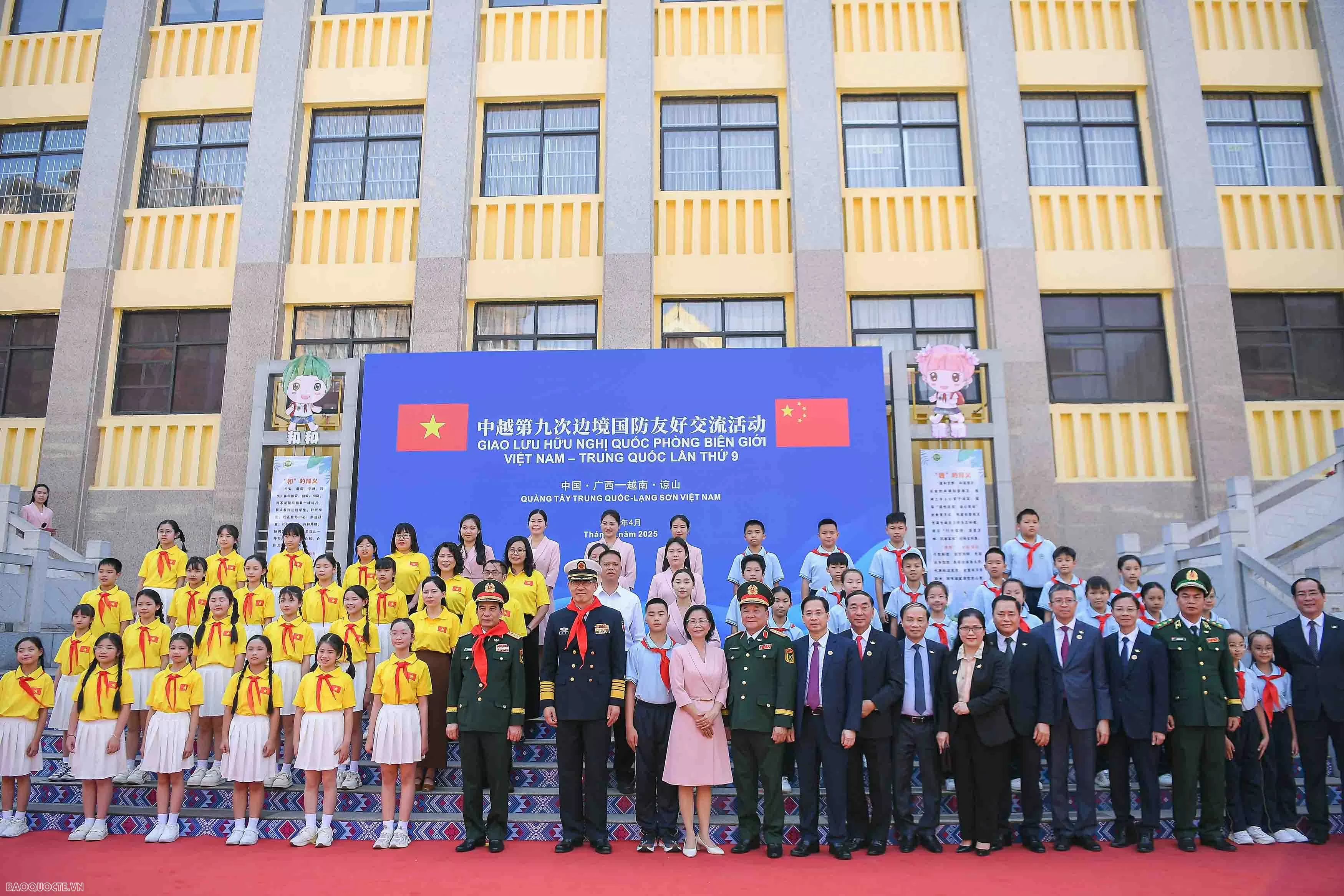 Bộ trưởng Phan Văn Giang và Bộ trưởng Đổng Quân thăm Trường Tiểu học số 4