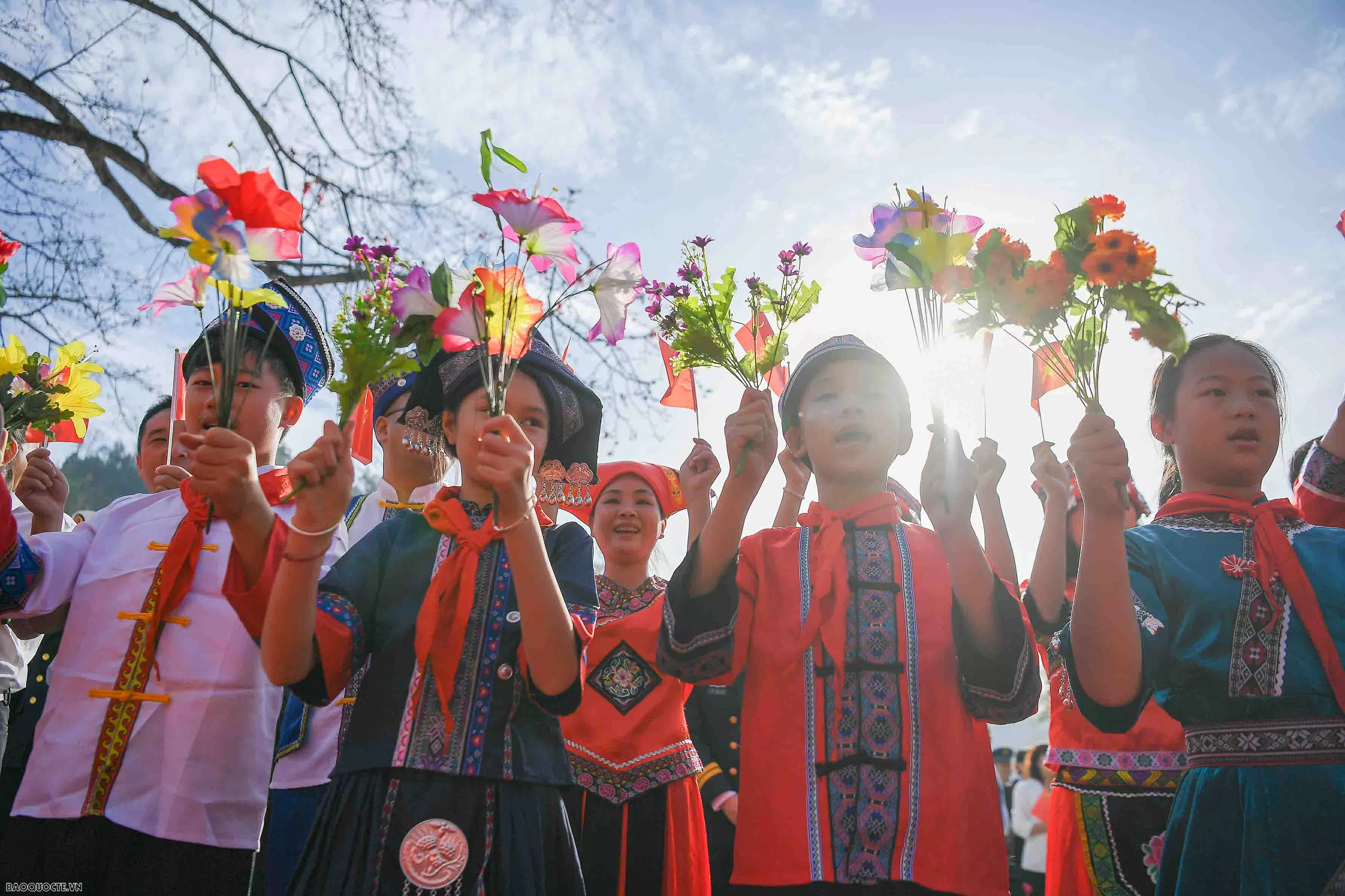 Đại tướng Phan Văn Giang và Thượng tướng Đổng Quân gặp nhau tại biên giới
