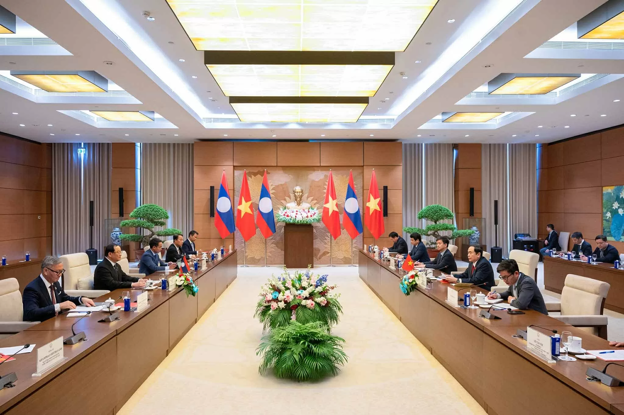 Quan hệ Việt Nam-Lào tiếp tục phát triển toàn diện trên tất cả các lĩnh vực Quan hệ Việt Nam-Lào tiếp tục phát triển toàn diện trên tất cả các lĩnh vực