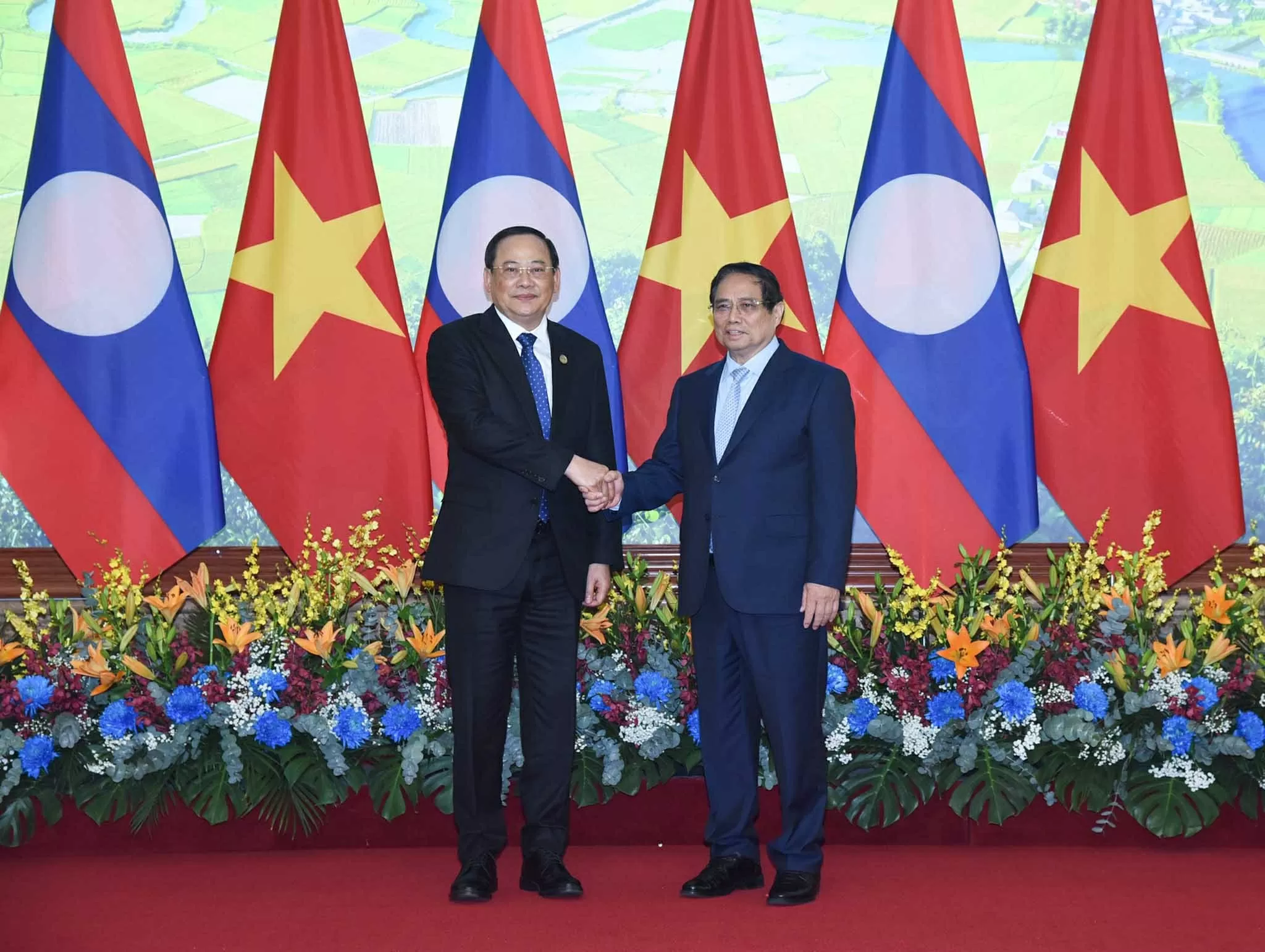 Thủ tướng Phạm Minh Chính gặp, làm việc với Thủ tướng Lào Sonexay Siphandone nhân dịp dự Hội nghị thượng đỉnh P4G