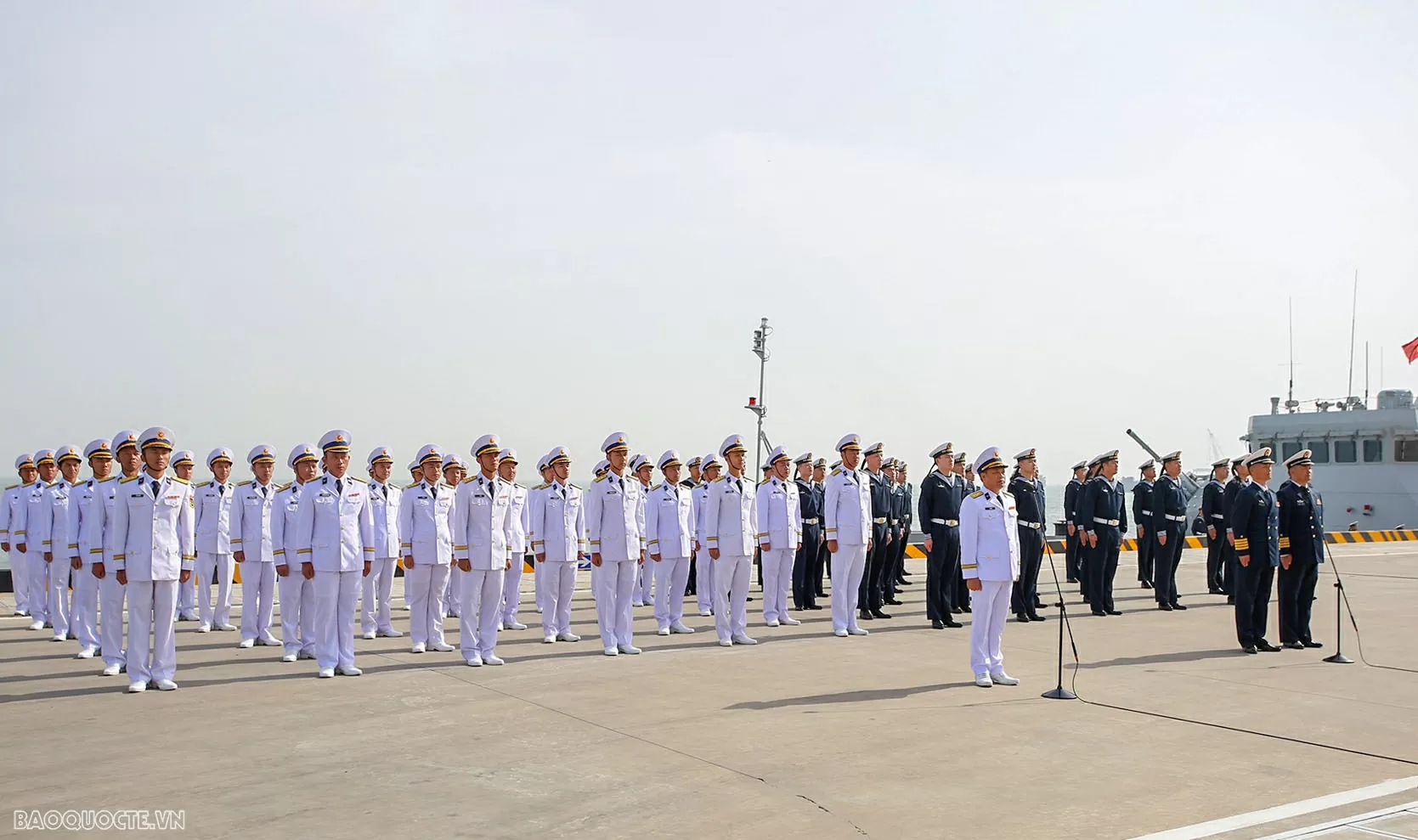 Đội hình Hải quân hai nước tham dự báo cáo trực tuyến với Bộ trưởng Bộ quốc phòng hai nước Đội hình Hải quân hai nước tham dự báo cáo trực tuyến với Bộ trưởng Bộ quốc phòng hai nước