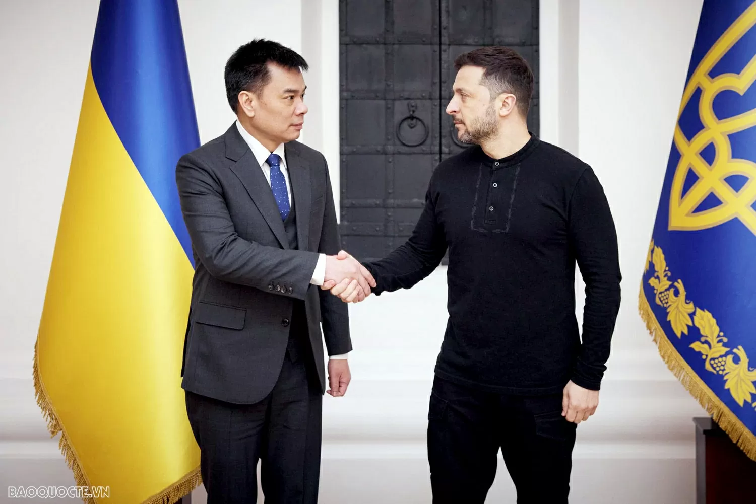 Đại sứ Việt Nam tại Ukraine trình Quốc thư lên Tổng thống Volodymir Zelensky