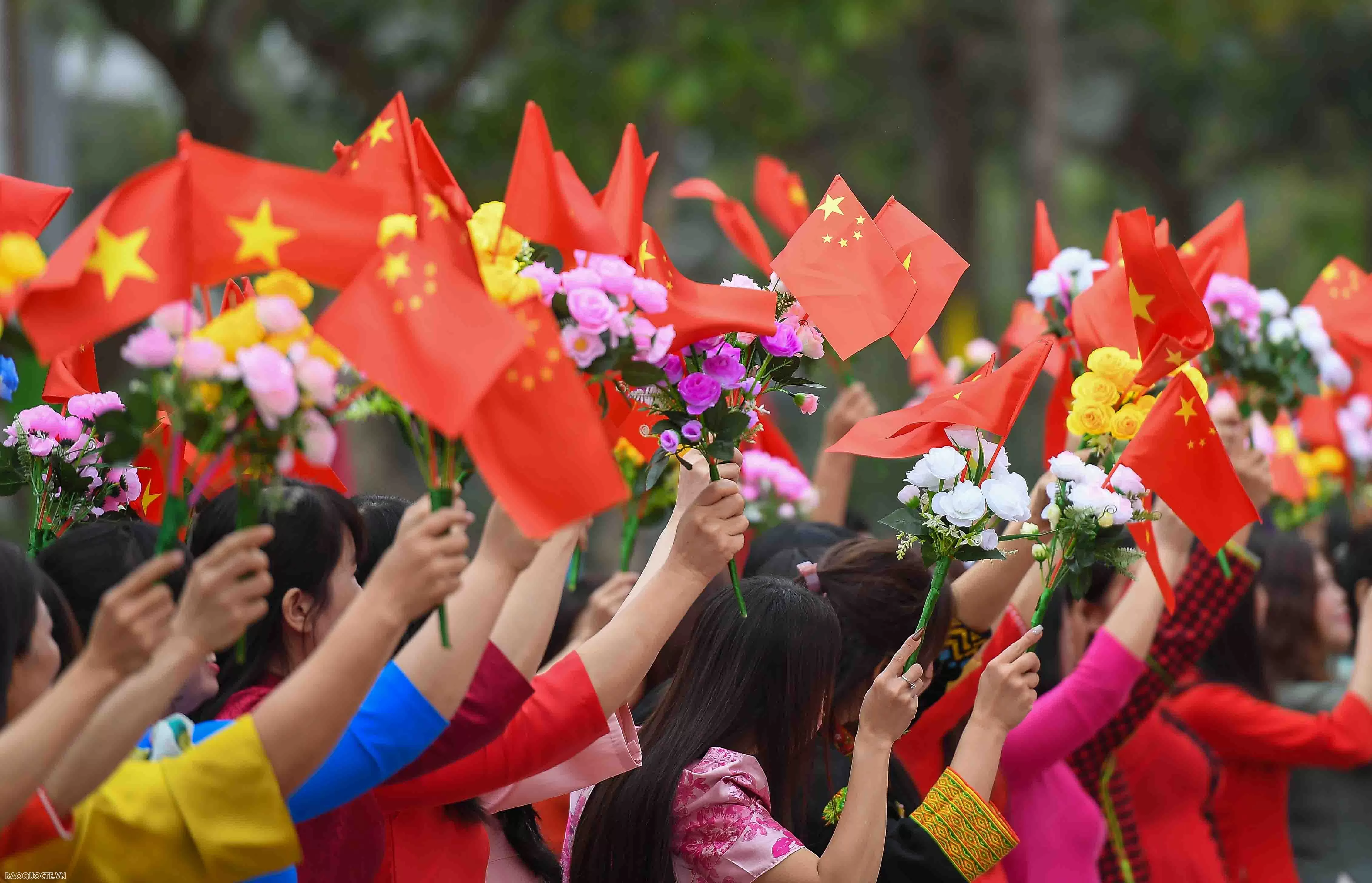 Bộ trưởng Quốc phòng Việt Nam và Trung Quốc trồng cây tại biên giới hai nước