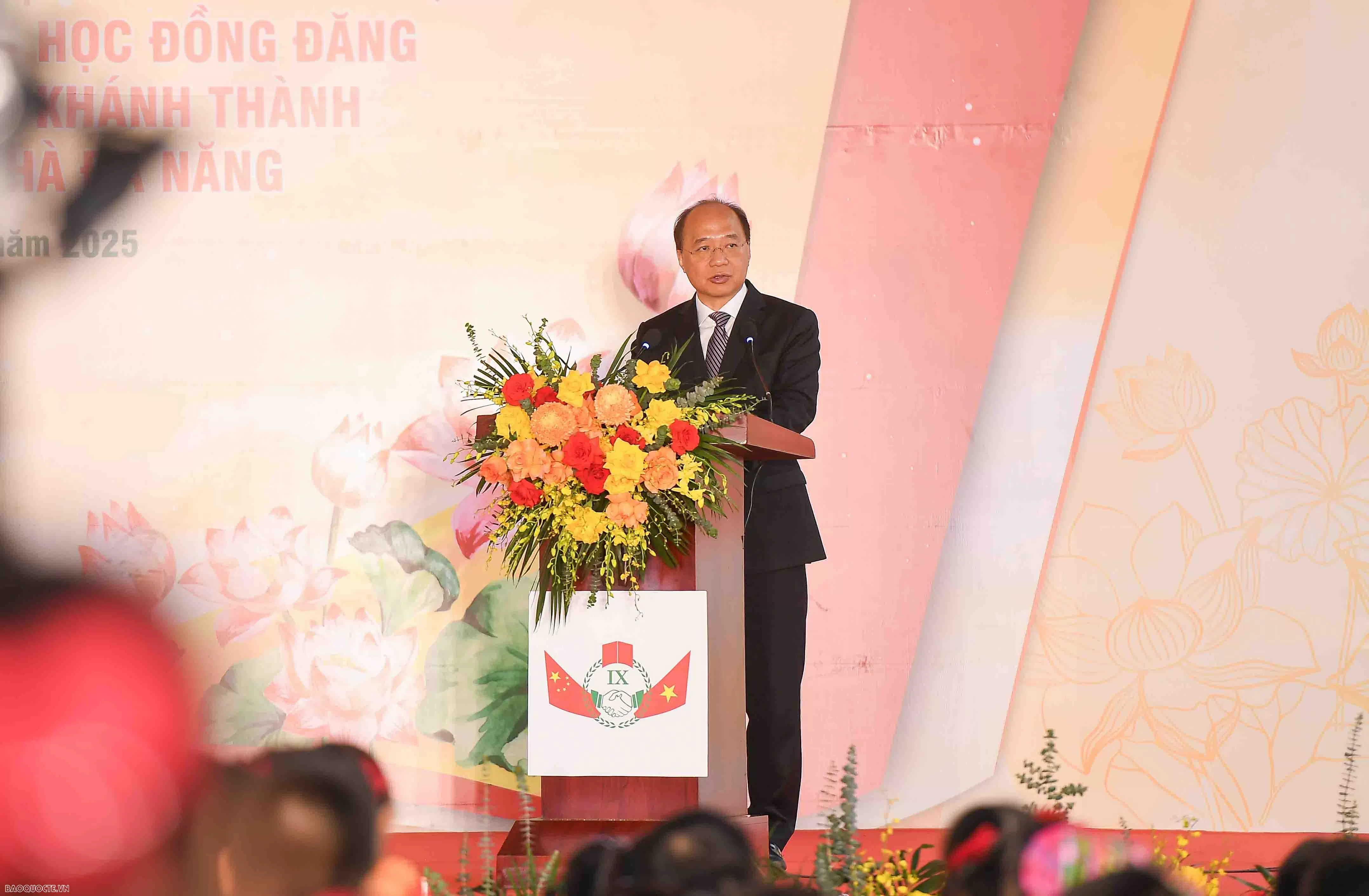 Tình cảm đặc biệt của thầy và trò trường Tiểu học Đồng Đăng dành cho hai Bộ trưởng Quốc phòng Việt Nam và Trung Quốc