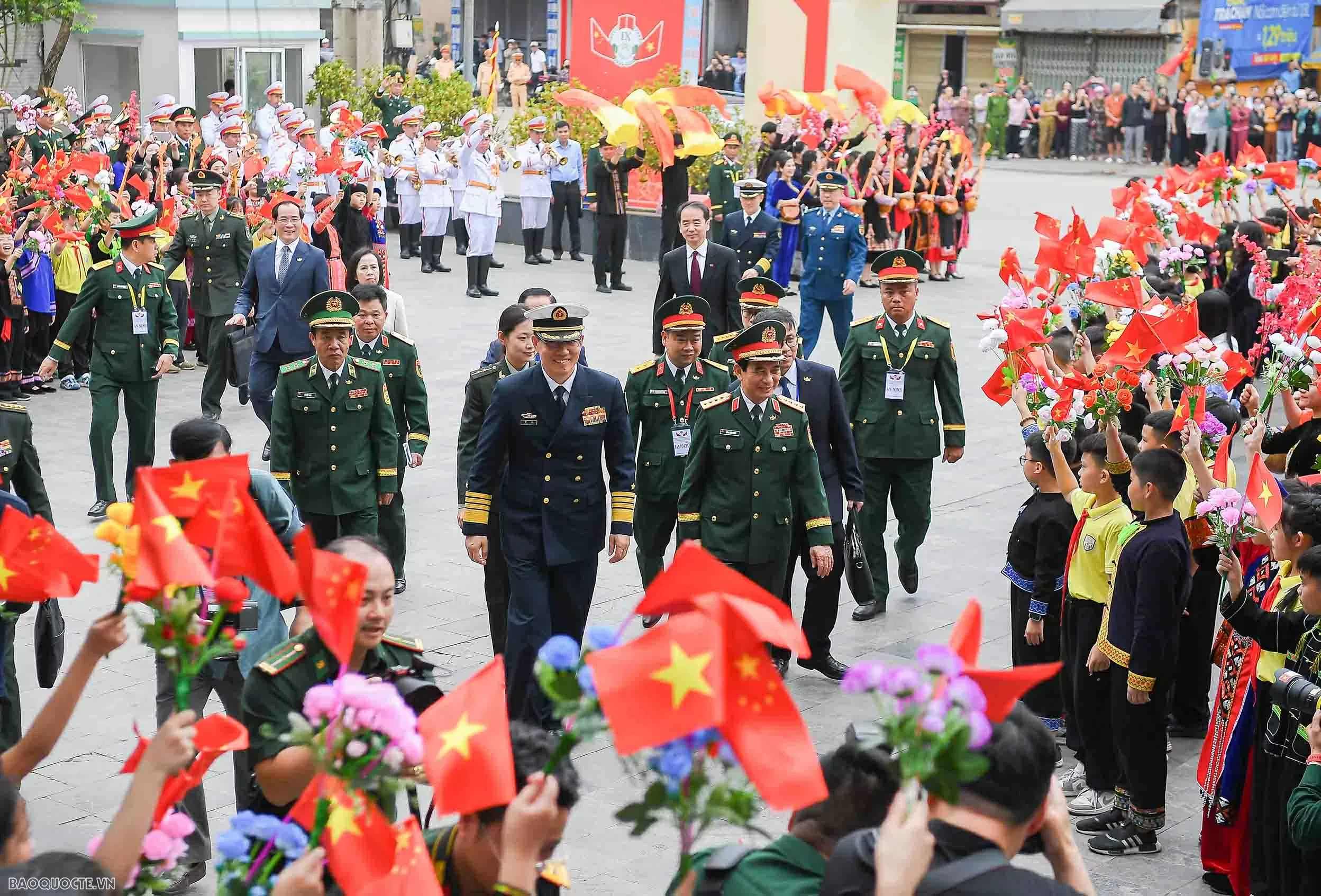 Bộ trưởng Phan Văn Giang mời Bộ trưởng Đổng Quân dự 50 năm ngày Việt Nam giải phóng đất nước Bộ trưởng Quốc phòng Việt Nam mời Bộ trưởng Quốc phòng Trung Quốc dự 50 năm ngày Việt Nam giải phóng đất nước