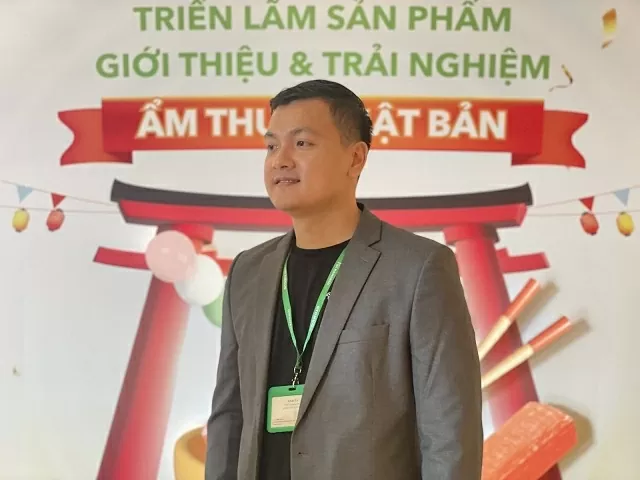 Du khách tham dự trải nghiệm các món ăn đặc trưng của Nhật Bản (Ảnh: Yến Chi)