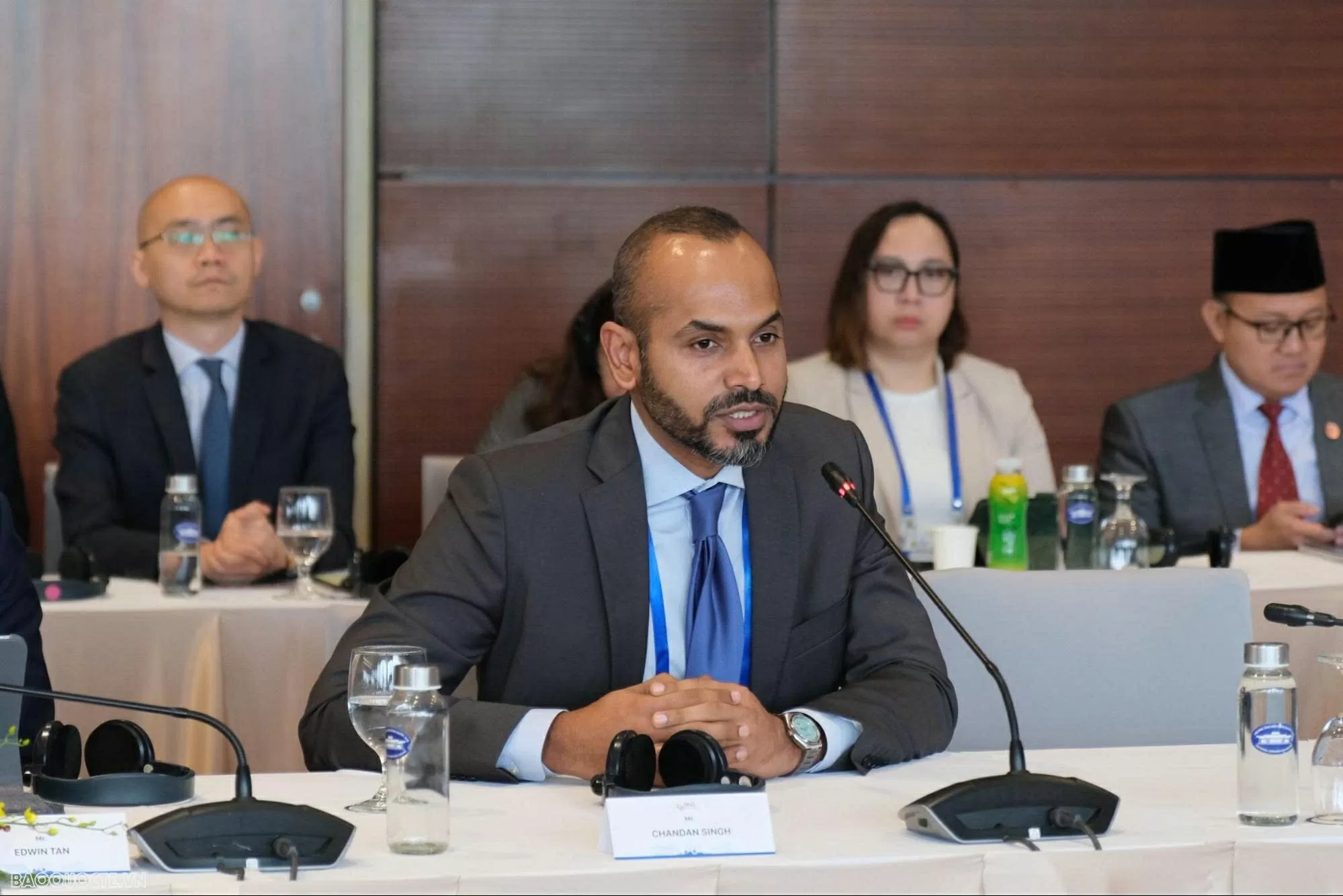 Ông Chandan Singh, Giám đốc điều hàn