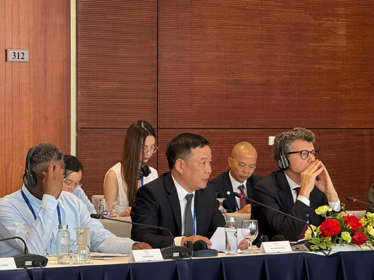 Phó Giám đốc Đại học Kinh tế Quốc tế quốc dân Bùi Huy Nhượng Phó Giám đốc Đại học Kinh tế Quốc tế quốc dân Bùi Huy Nhượng