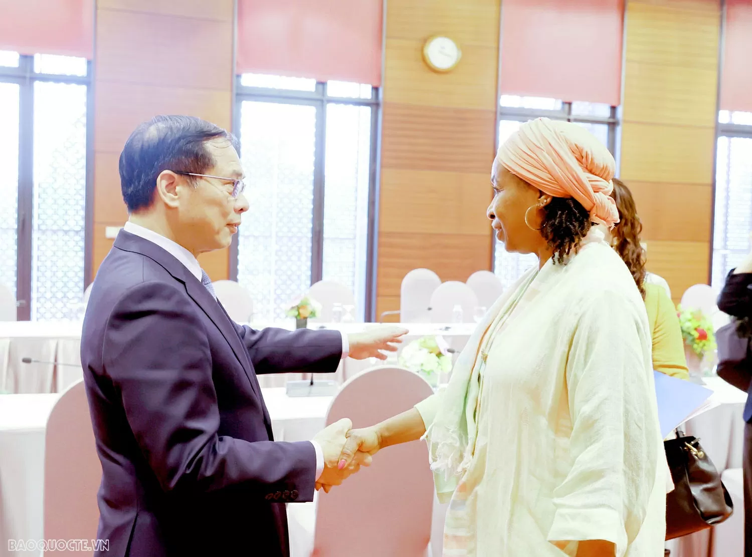 Phó Thủ tướng, Bộ trưởng Bùi Thanh Sơn tiếp Phó Tổng Giám đốc Tổ chức Phát triển Công nghiệp Liên hợp quốc bên lề Hội nghị Thượng đỉnh P4G UNIDO sẵn sàng hỗ trợ các ưu tiên và chiến lược phát triển của Việt Nam