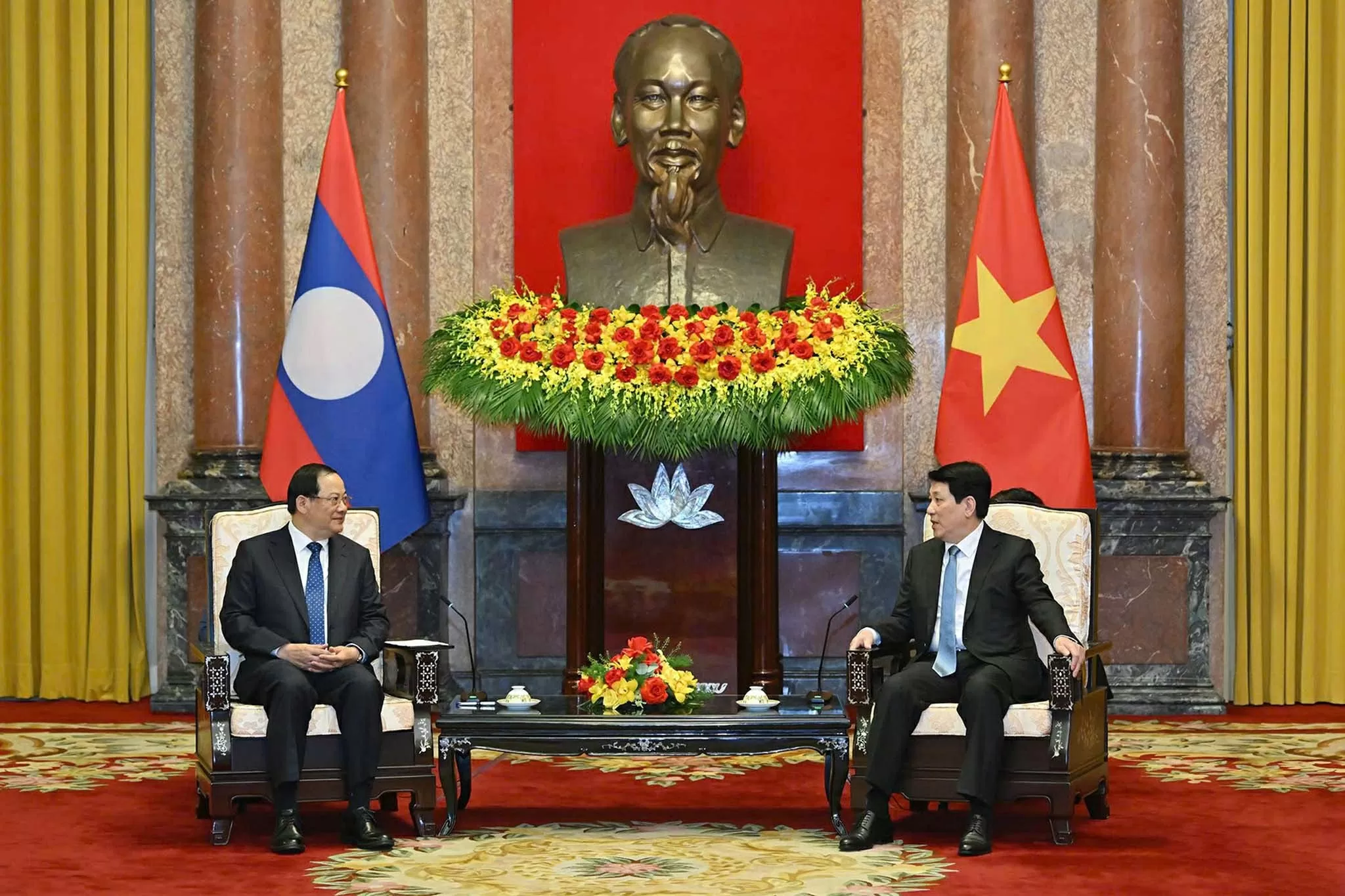 Việt Nam luôn coi trọng và dành ưu tiên cao nhất cho việc phát triển quan hệ với Lào