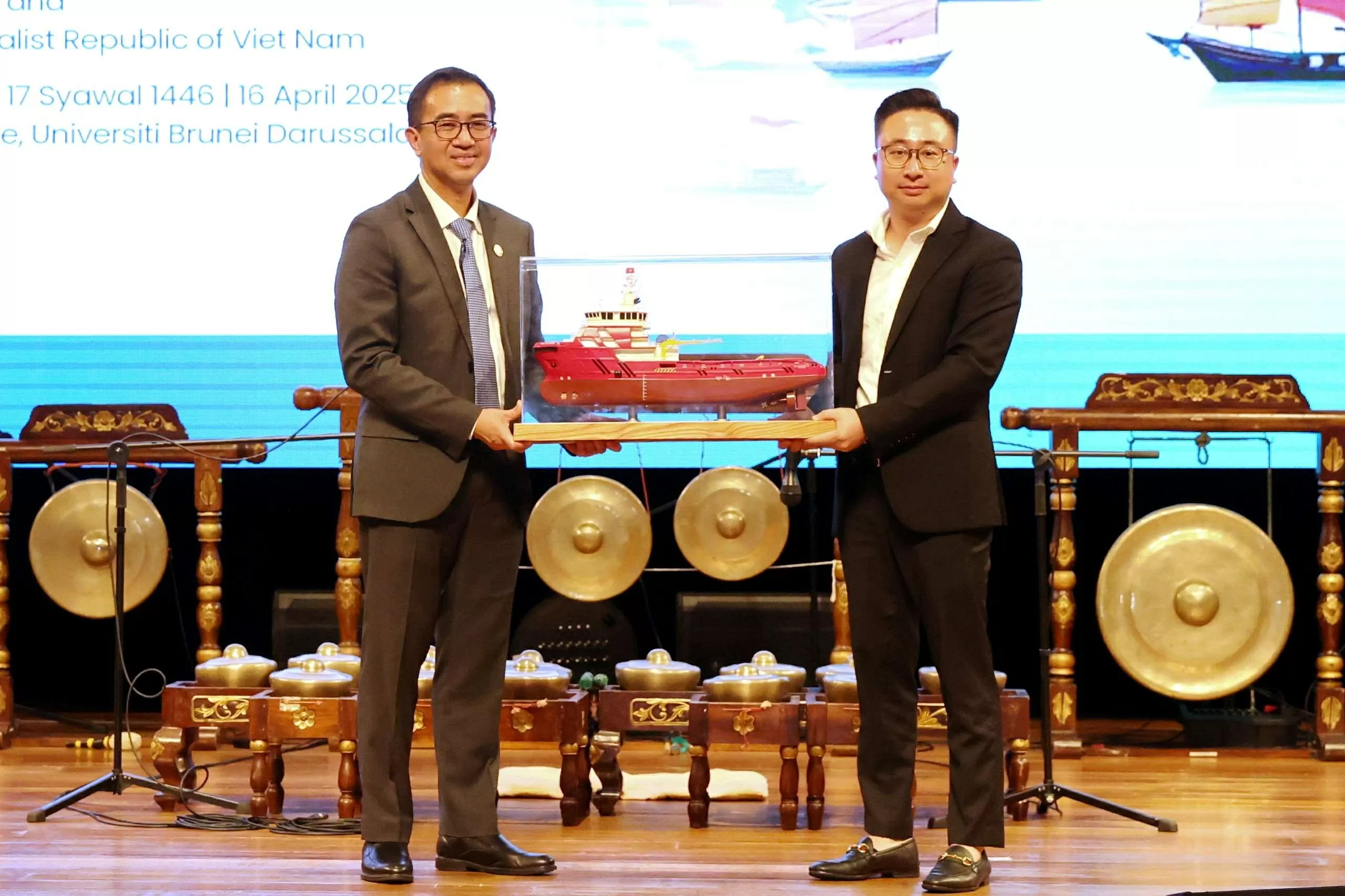 Hòa nhạc hữu nghị Việt Nam – Brunei kỷ niệm 50 năm thống nhất đất nước Hòa nhạc hữu nghị Việt Nam – Brunei kỷ niệm 50 năm thống nhất đất nước