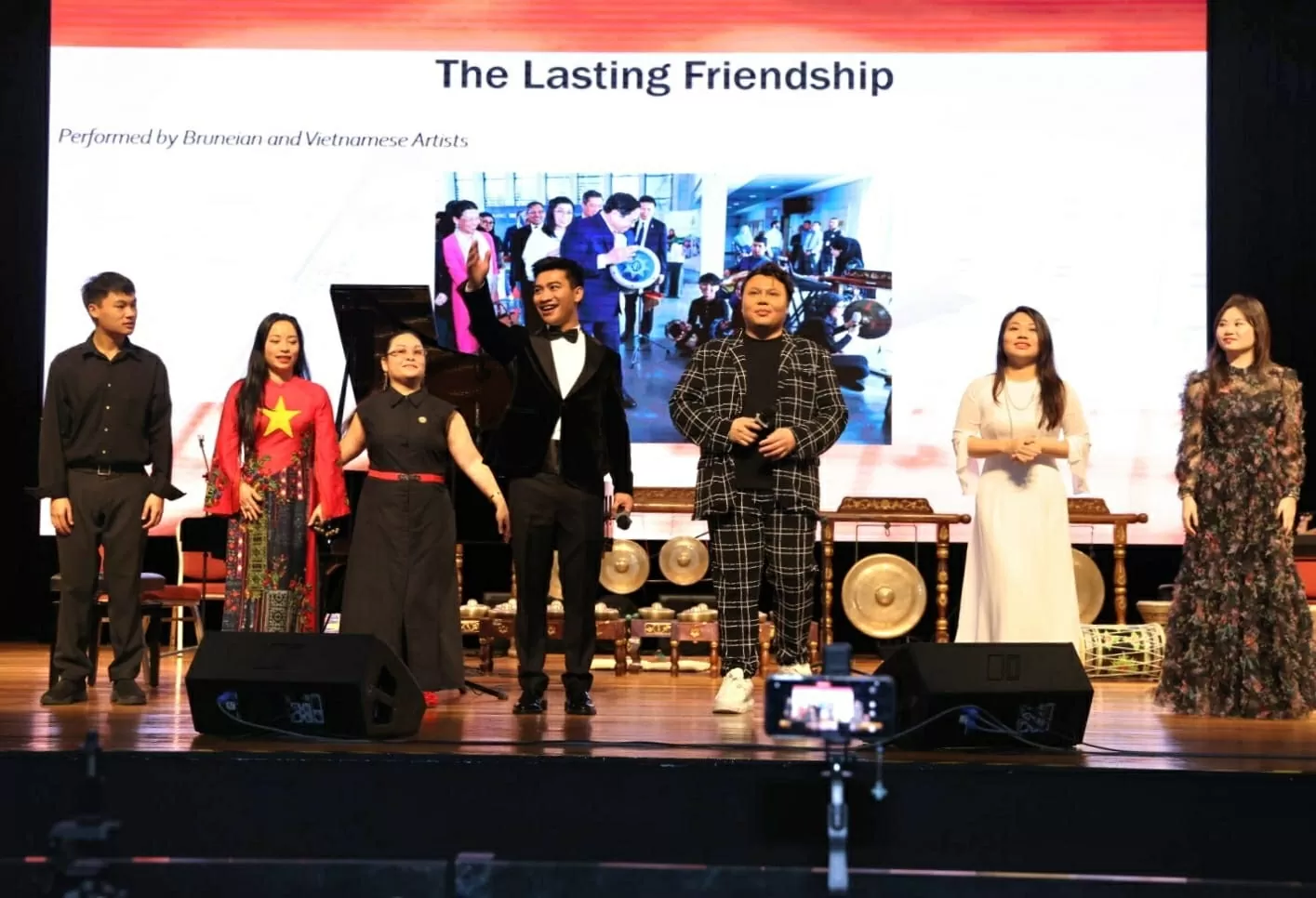 Hòa nhạc hữu nghị Việt Nam – Brunei kỷ niệm 50 năm thống nhất đất nước