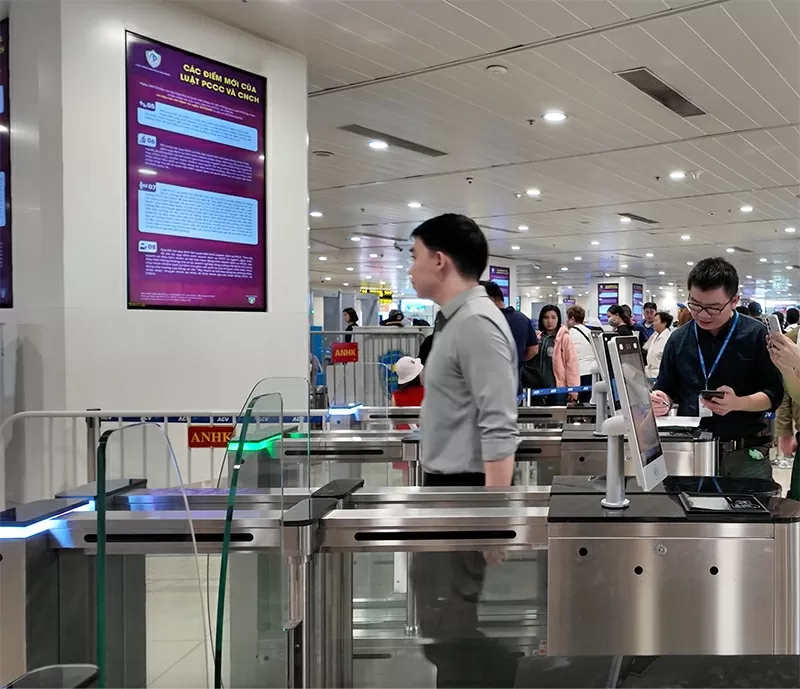 Vietnam Airlines tiên phong ứng dụng định danh và xác thực điện tử toàn trình trong thủ tục bay Vietnam Airlines tiên phong ứng dụng định danh và xác thực điện tử toàn trình trong thủ tục bay