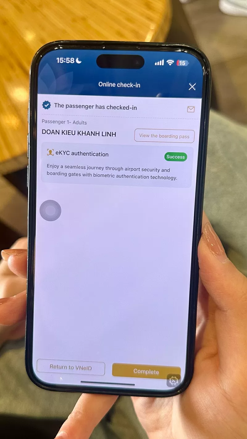 Vietnam Airlines tiên phong ứng dụng định danh và xác thực điện tử toàn trình trong thủ tục bay Vietnam Airlines tiên phong ứng dụng định danh và xác thực điện tử toàn trình trong thủ tục bay