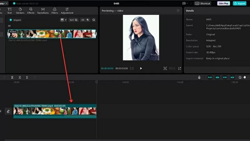 Chuyển video vừa thêm vào khu vực timeline phía bên dưới