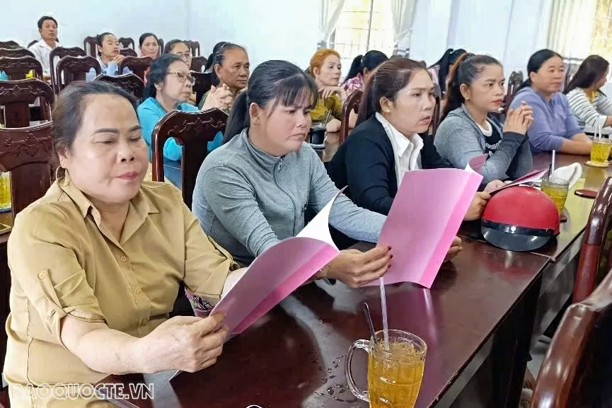 Nâng cao nhận thức về chủ quyền biển, đảo cho phụ nữ tỉnh Kiên Giang Nâng cao nhận thức về chủ quyền biển, đảo cho phụ nữ tỉnh Kiên Giang