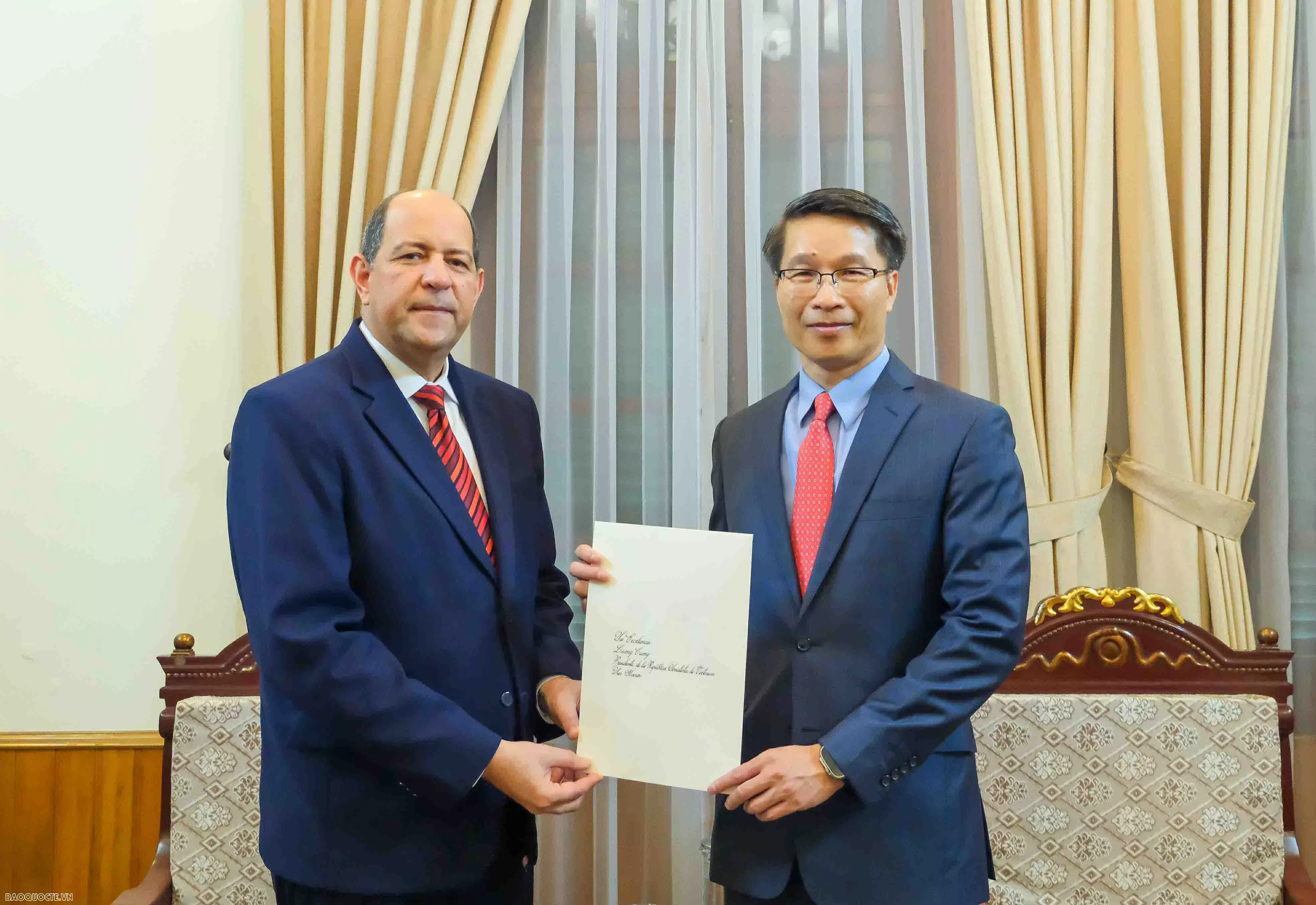 Tiếp nhận bản sao Thư ủy nhiệm bổ nhiệm Đại sứ Cộng hoà Dominia, Algeria và Angola tại Việt Nam