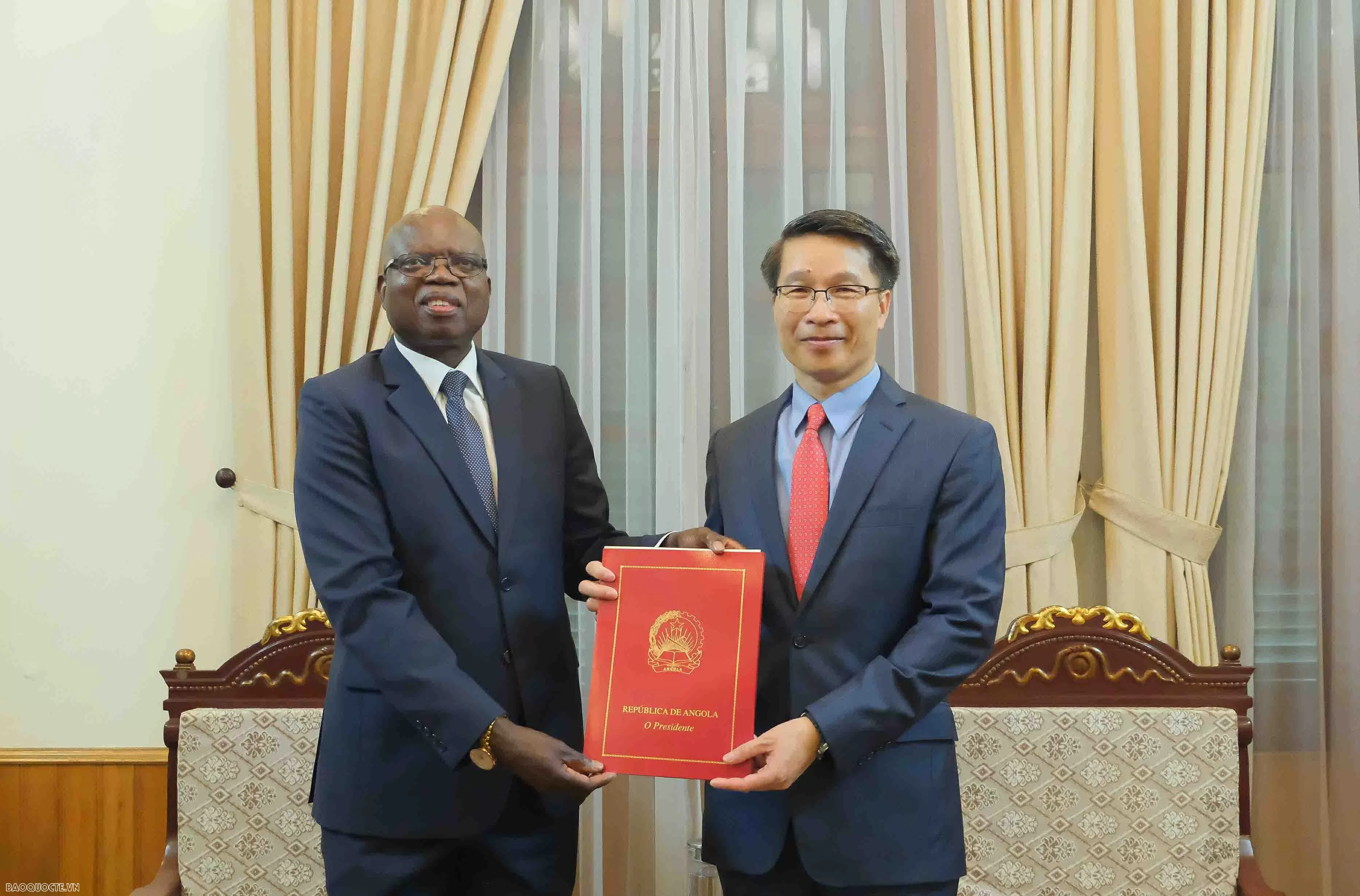 Tiếp nhận bản sao Thư ủy nhiệm bổ nhiệm Đại sứ Cộng hoà Dominia, Algeria và Angola tại Việt Nam Tiếp nhận bản sao Thư ủy nhiệm bổ nhiệm Đại sứ Cộng hoà Dominia, Algeria và Angola tại Việt Nam