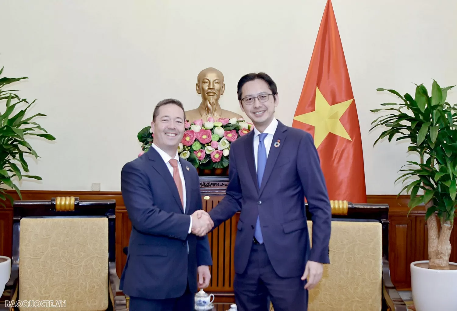 Thứ trưởng Ngoại giao Đỗ Hùng Việt tiếp Trợ lý Ngoại trưởng Mỹ Hoa Kỳ coi trọng vai trò và vị thế của Việt Nam tại khu vực