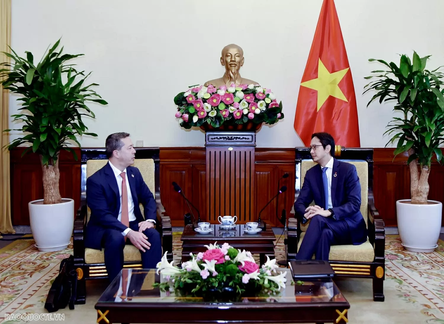 Thứ trưởng Ngoại giao Đỗ Hùng Việt tiếp Trợ lý Ngoại trưởng Mỹ